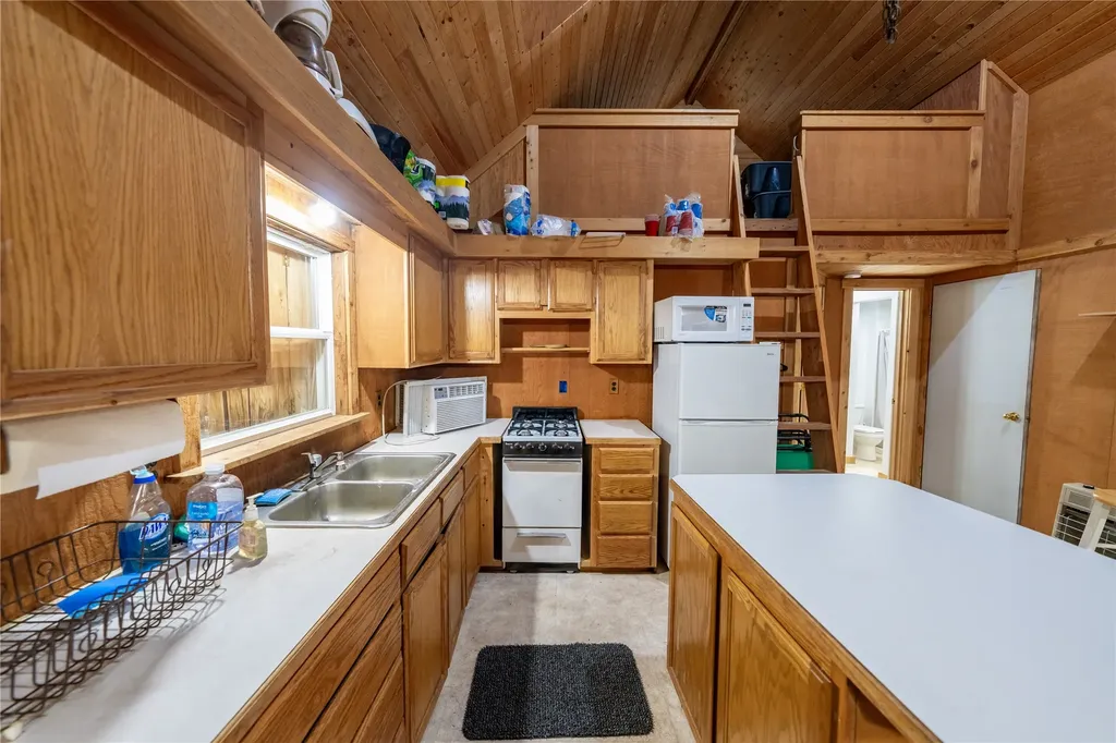 115 Thornton Lane Yaak MT 59935