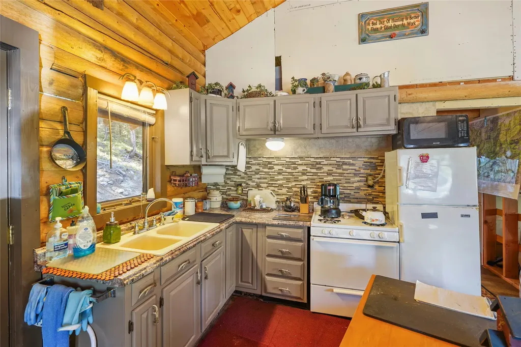 4995 Telegraph Creek Road Elliston MT 59728