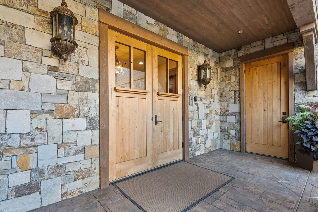 464 Electric Avenue Bigfork MT 59911