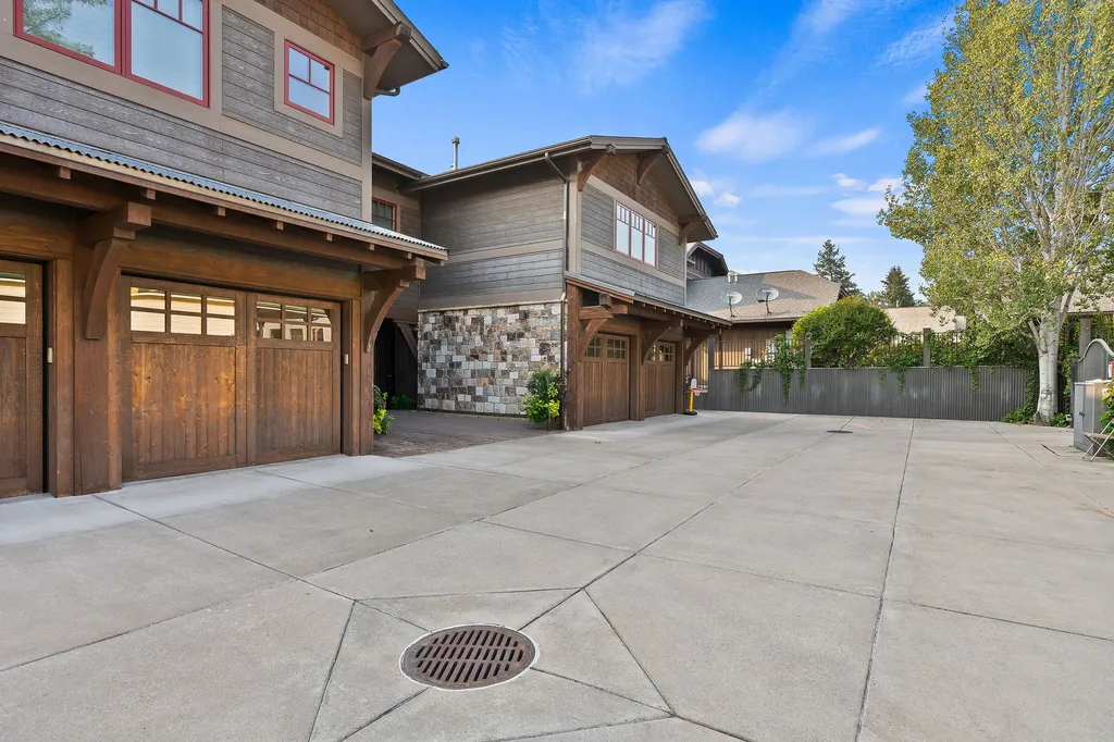 464 Electric Avenue Bigfork MT 59911