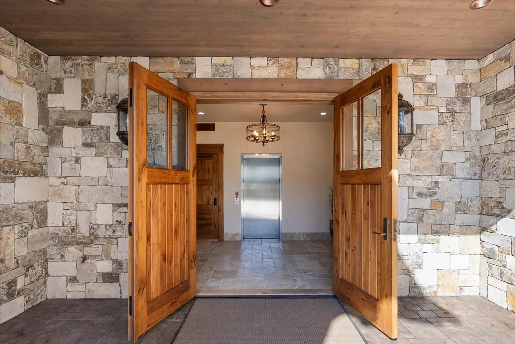 464 Electric Avenue Bigfork MT 59911