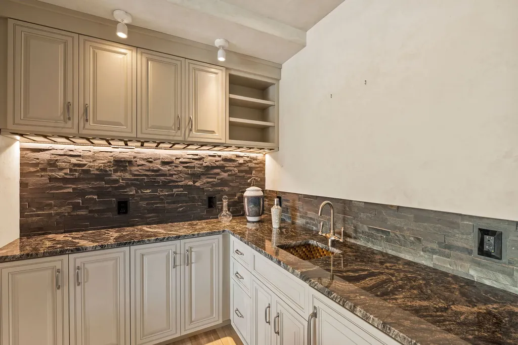 464 Electric Avenue Bigfork MT 59911