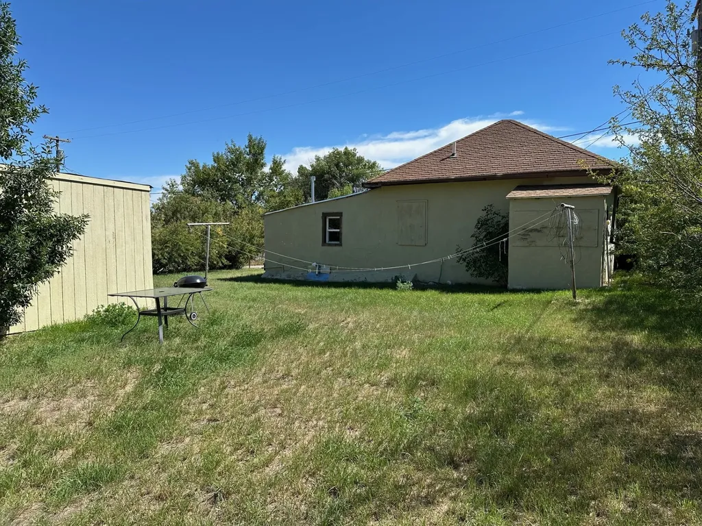 256 1st Avenue SE Shelby MT 59474