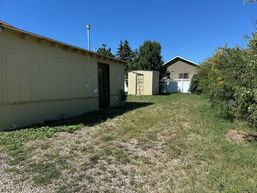 256 1st Avenue SE Shelby MT 59474