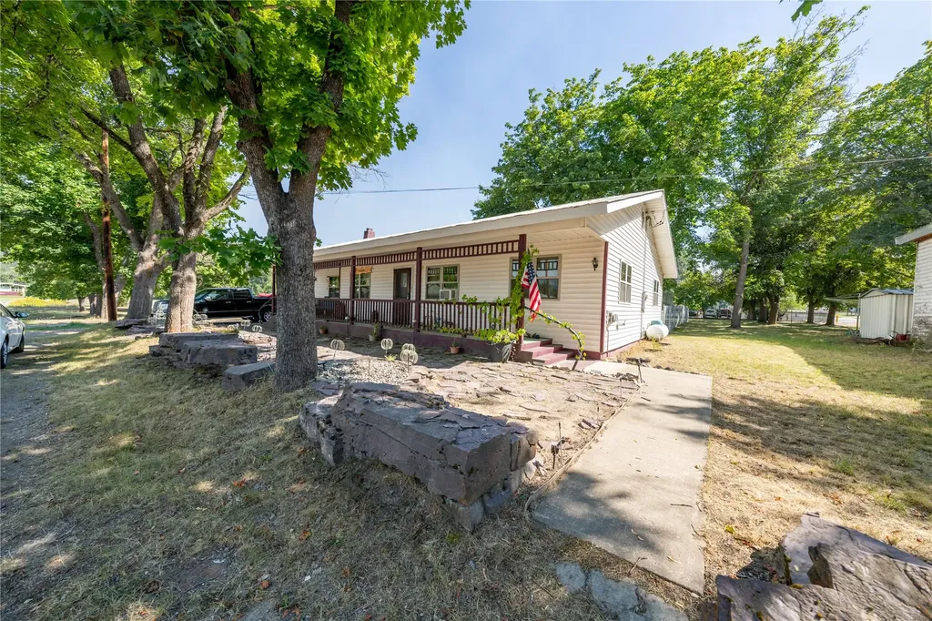 106 N 6th Street Troy MT 59935