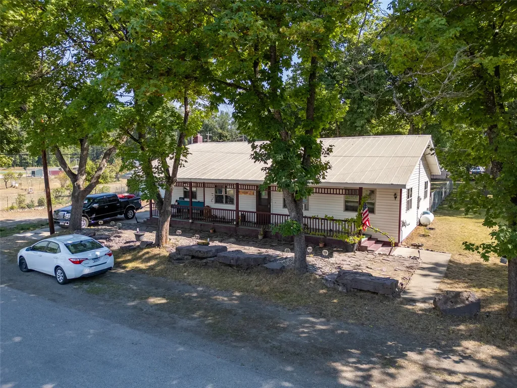 106 N 6th Street Troy MT 59935