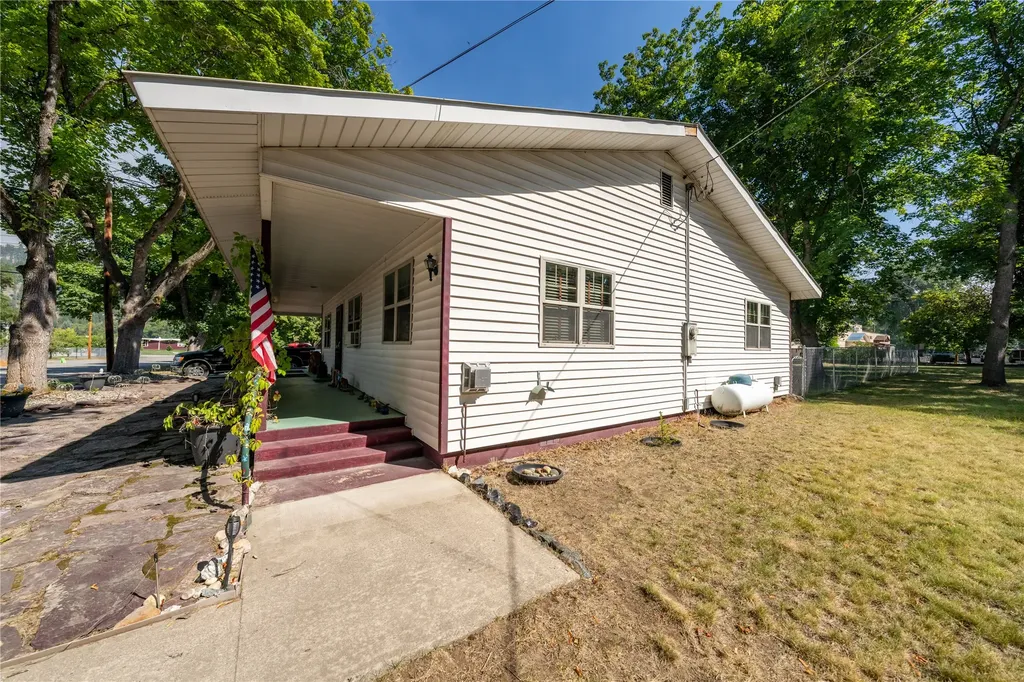 106 N 6th Street Troy MT 59935