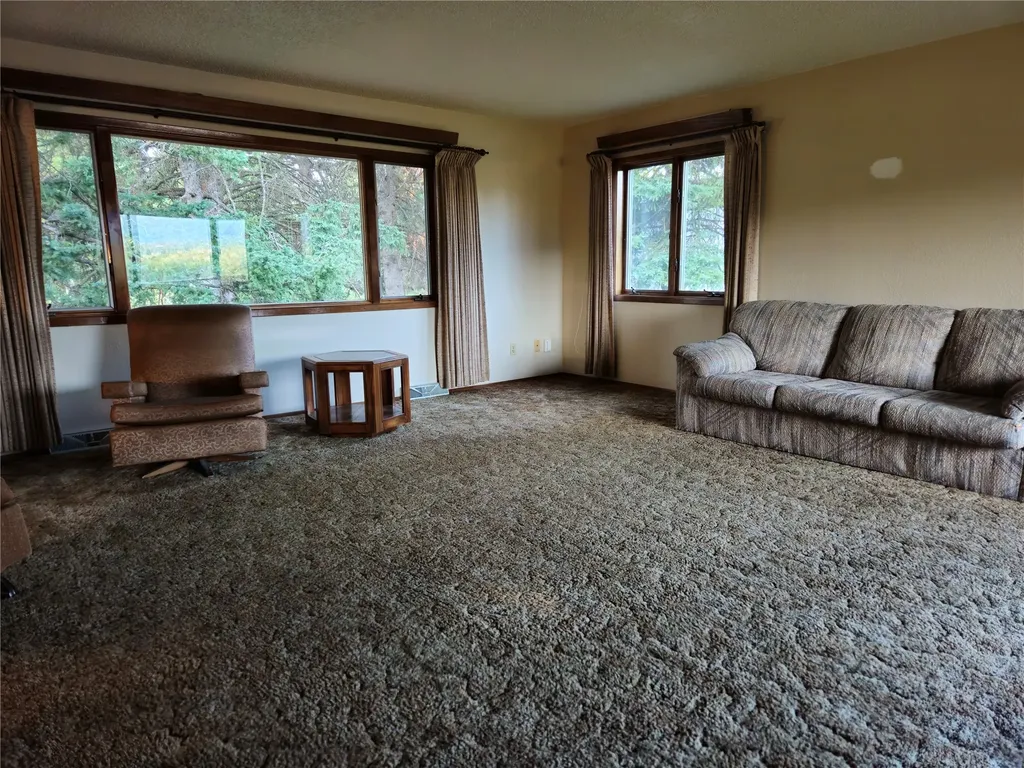 2133 W Mt Highway 200 Lincoln MT 59639