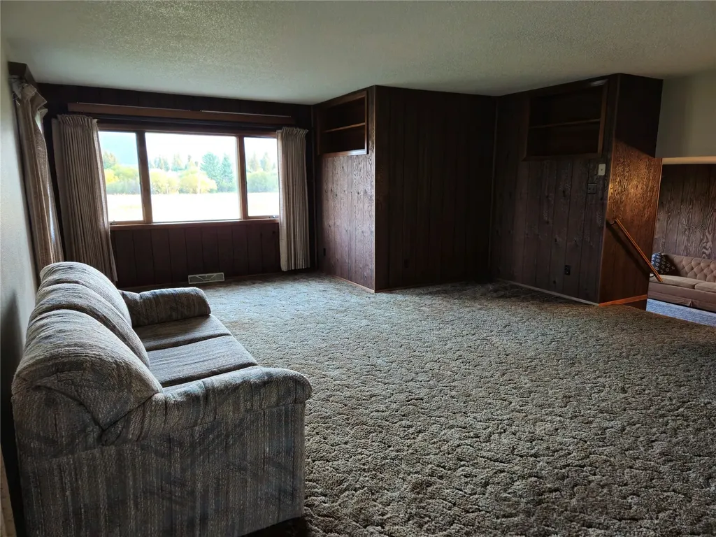 2133 W Mt Highway 200 Lincoln MT 59639