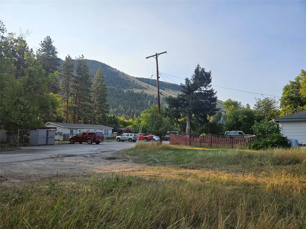 2411 Raymond Avenue Missoula MT 59802