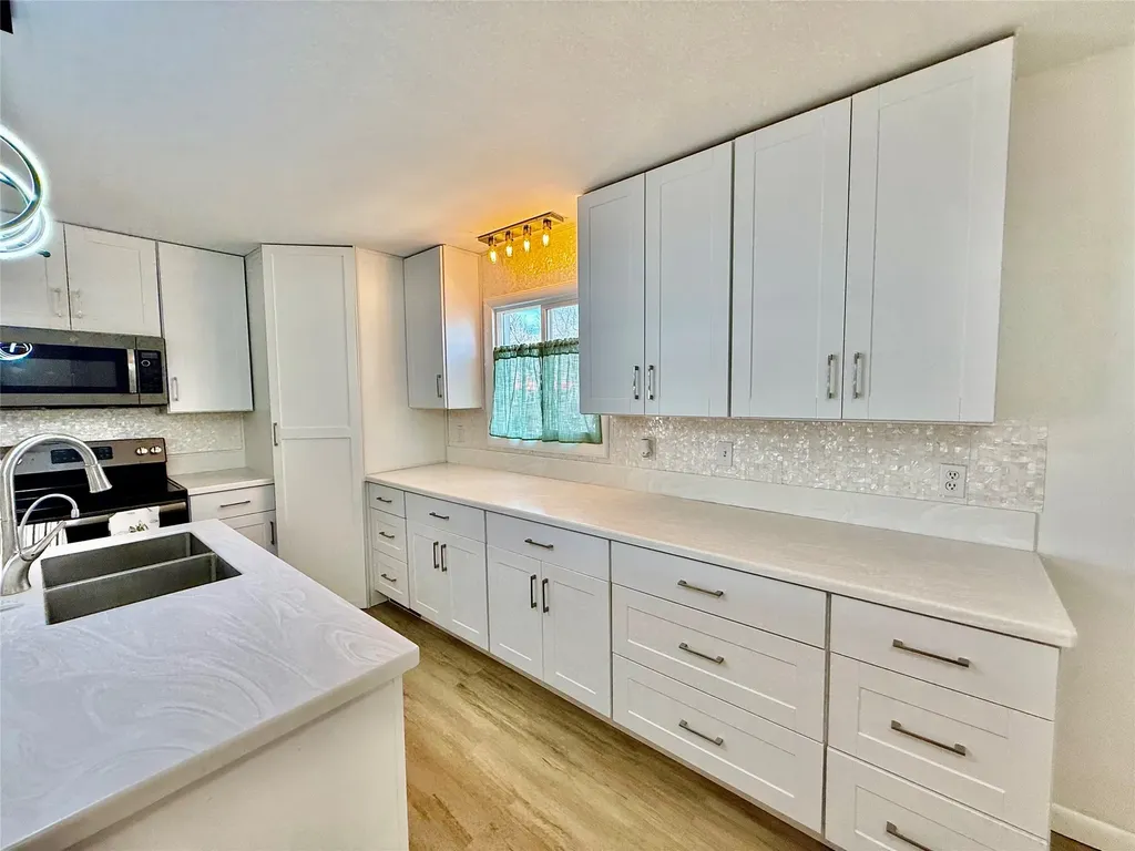 676 Hill Avenue Shelby MT 59474