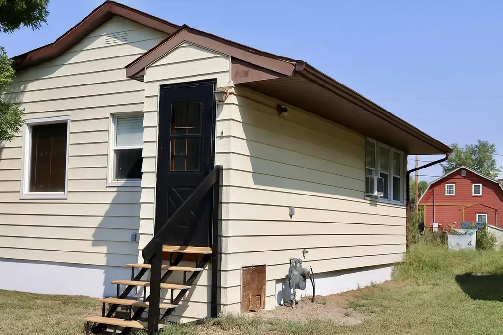 676 Hill Avenue Shelby MT 59474
