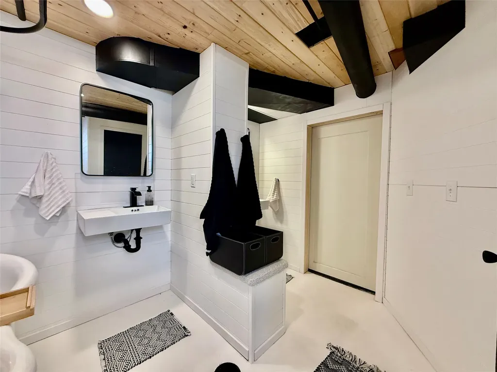 676 Hill Avenue Shelby MT 59474