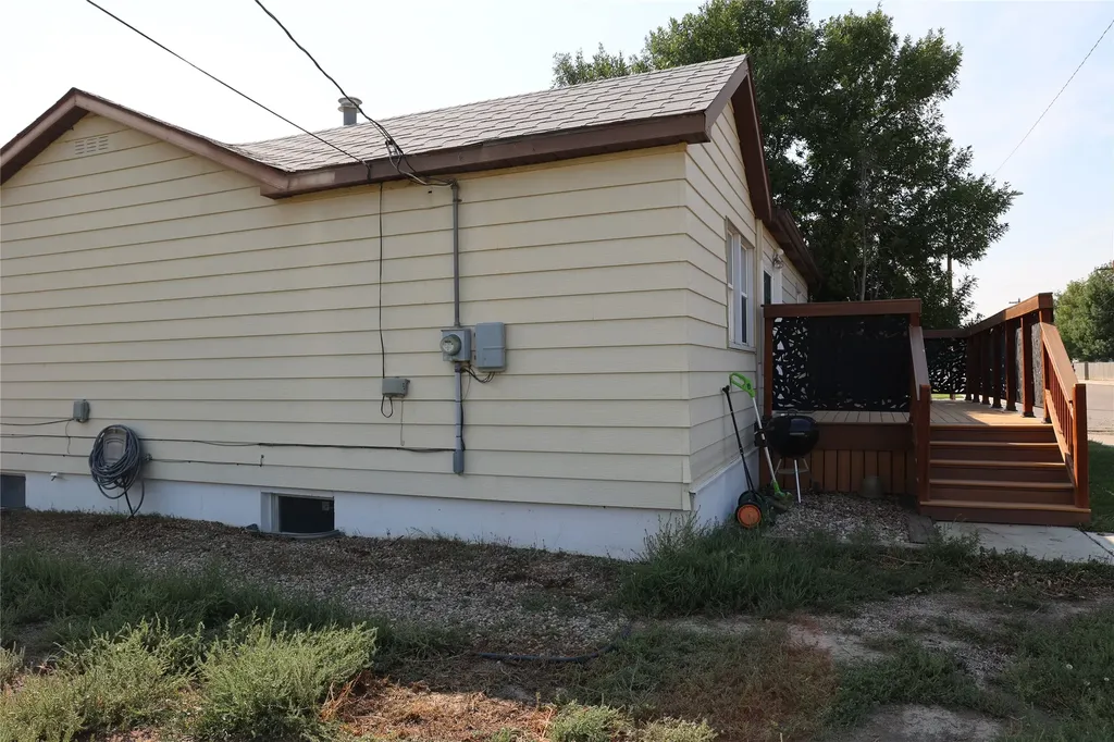 676 Hill Avenue Shelby MT 59474