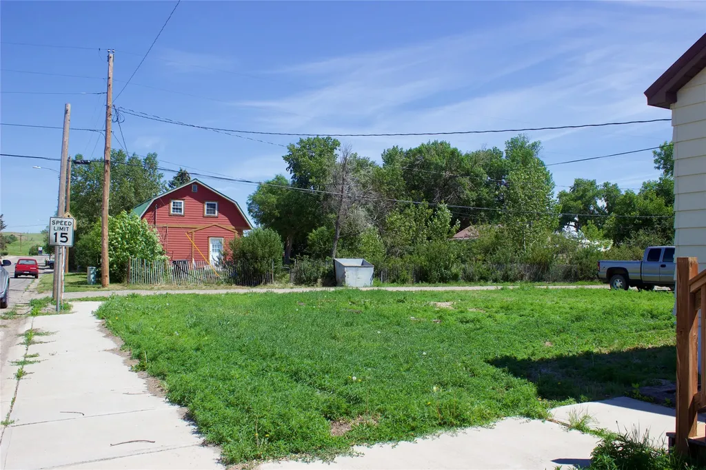 676 Hill Avenue Shelby MT 59474