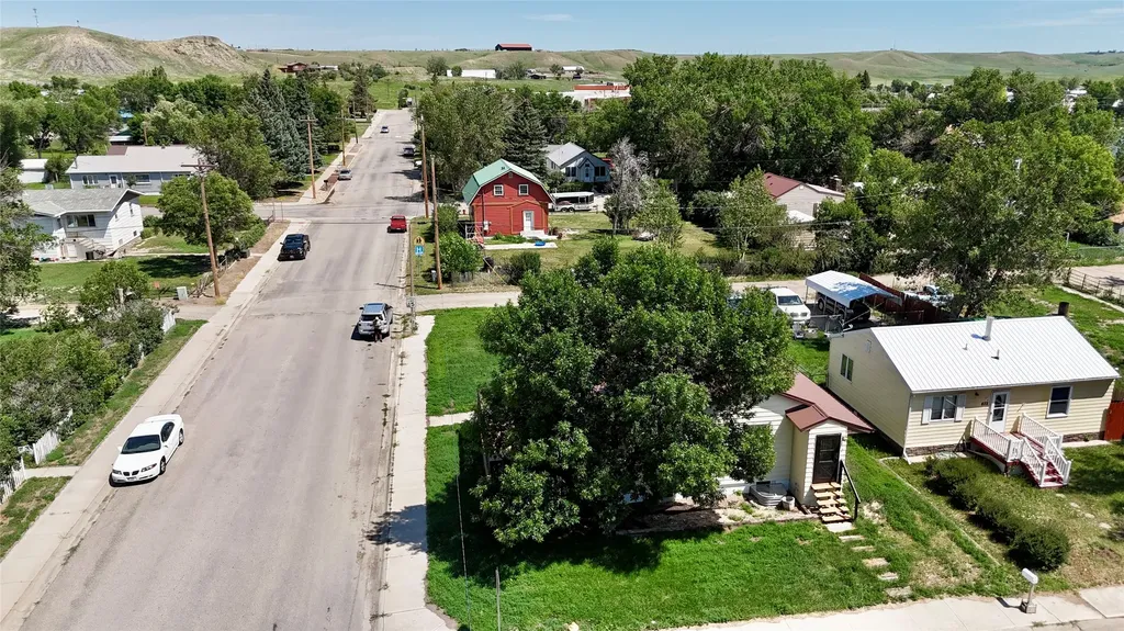 676 Hill Avenue Shelby MT 59474