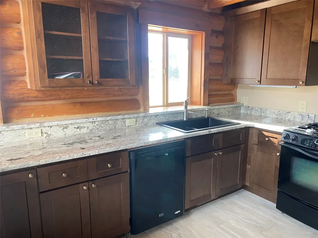 1040 Cowboy Way Columbia Falls MT 59912