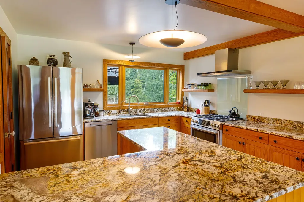 12 Highland Road Mcleod MT 59052