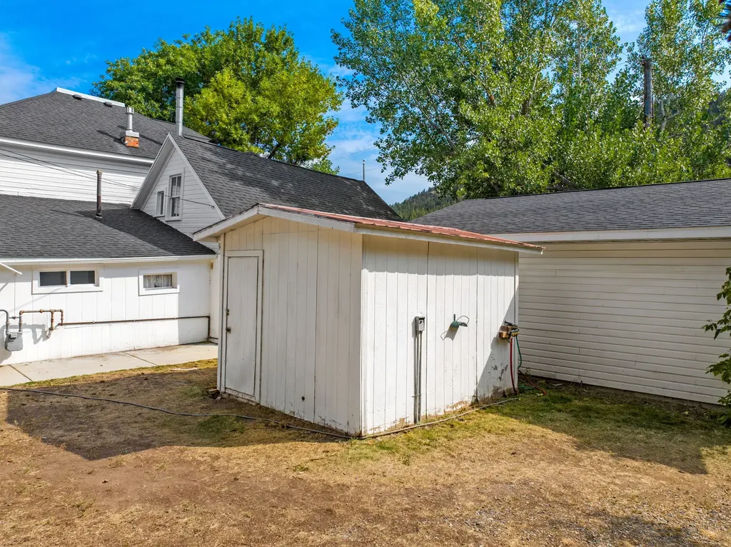 300 Wolf Creek Main Street Wolf Creek MT 59648