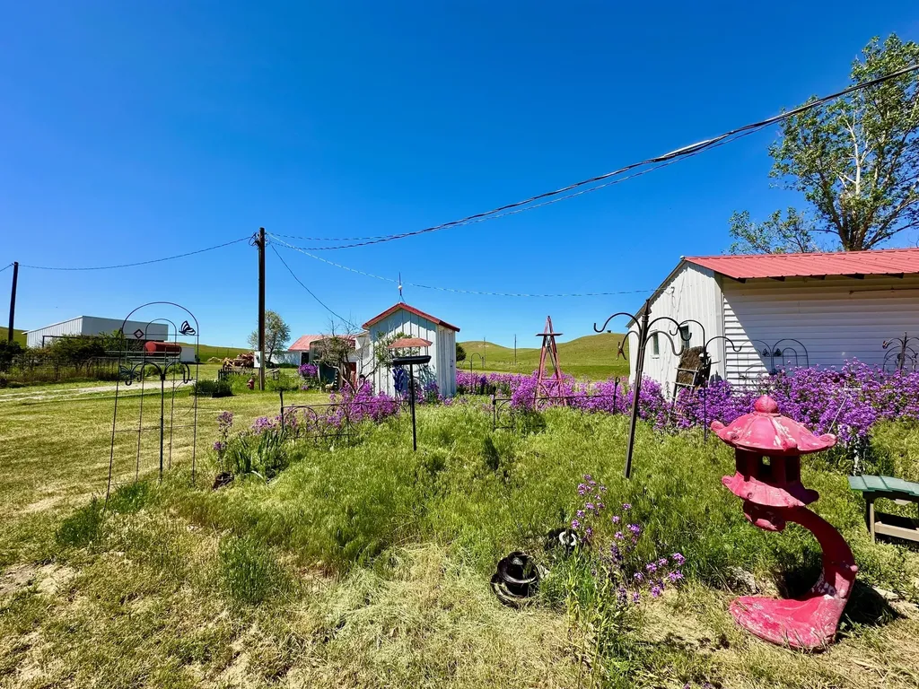 661 Dovetail Valentine Road Winnett MT 59087