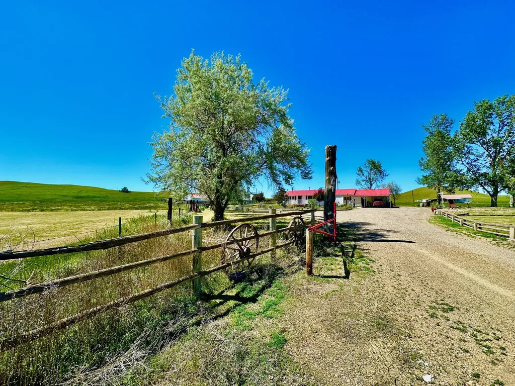 661 Dovetail Valentine Road Winnett MT 59087