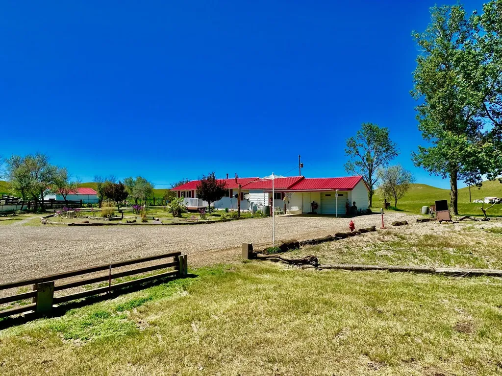 661 Dovetail Valentine Road Winnett MT 59087