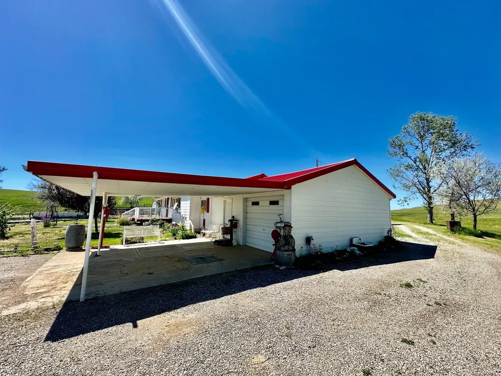 661 Dovetail Valentine Road Winnett MT 59087