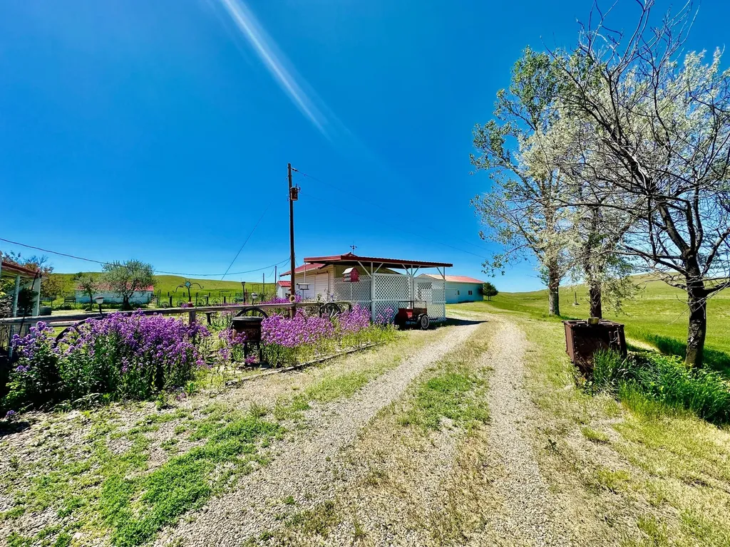 661 Dovetail Valentine Road Winnett MT 59087