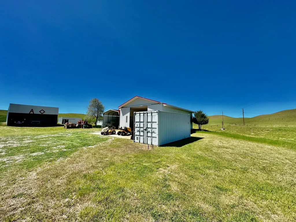 661 Dovetail Valentine Road Winnett MT 59087