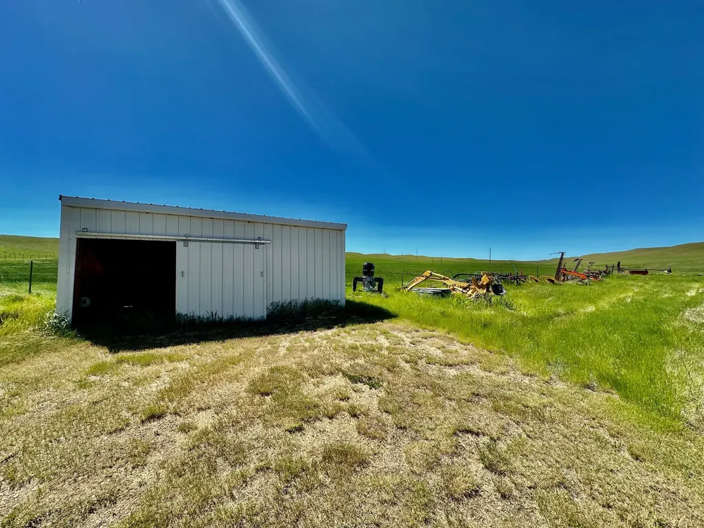 661 Dovetail Valentine Road Winnett MT 59087
