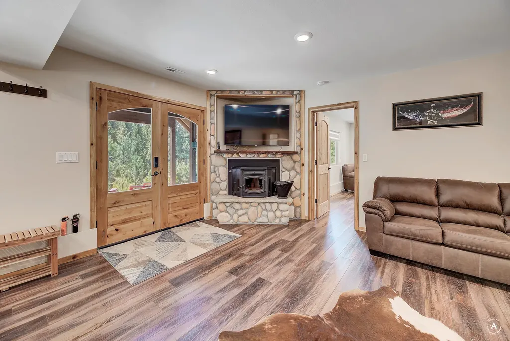 617 Mcclellan Creek Road Clancy MT 59634