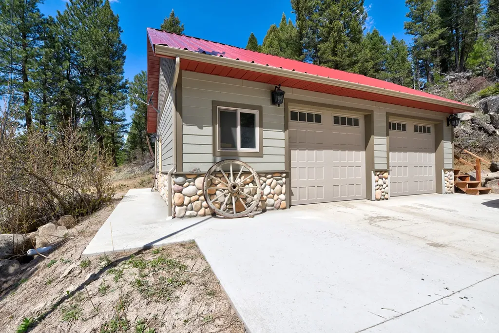 617 Mcclellan Creek Road Clancy MT 59634