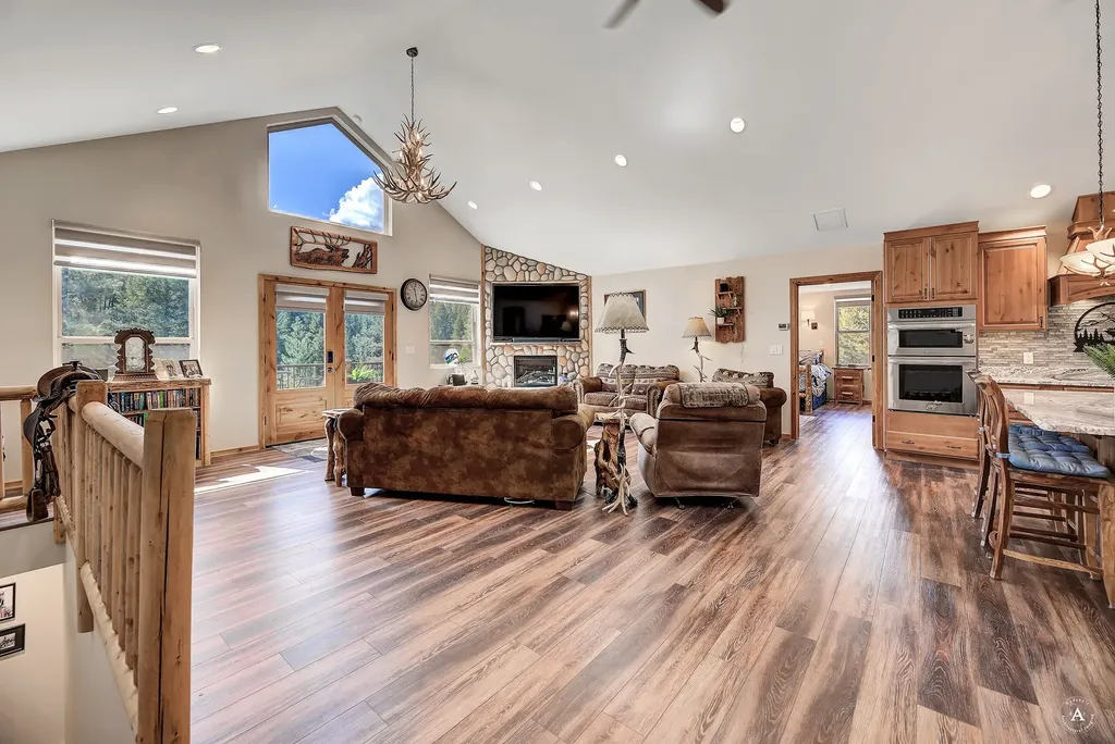 617 Mcclellan Creek Road Clancy MT 59634