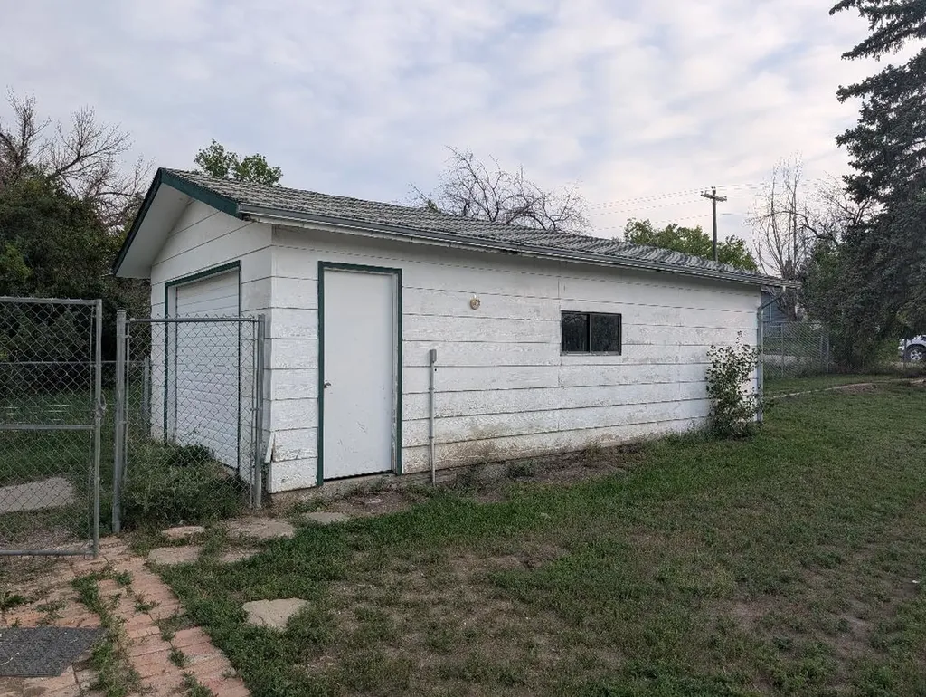305 8th Avenue N Shelby MT 59474