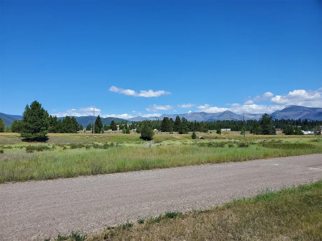 4070 Dutchman Lane Lincoln MT 59639