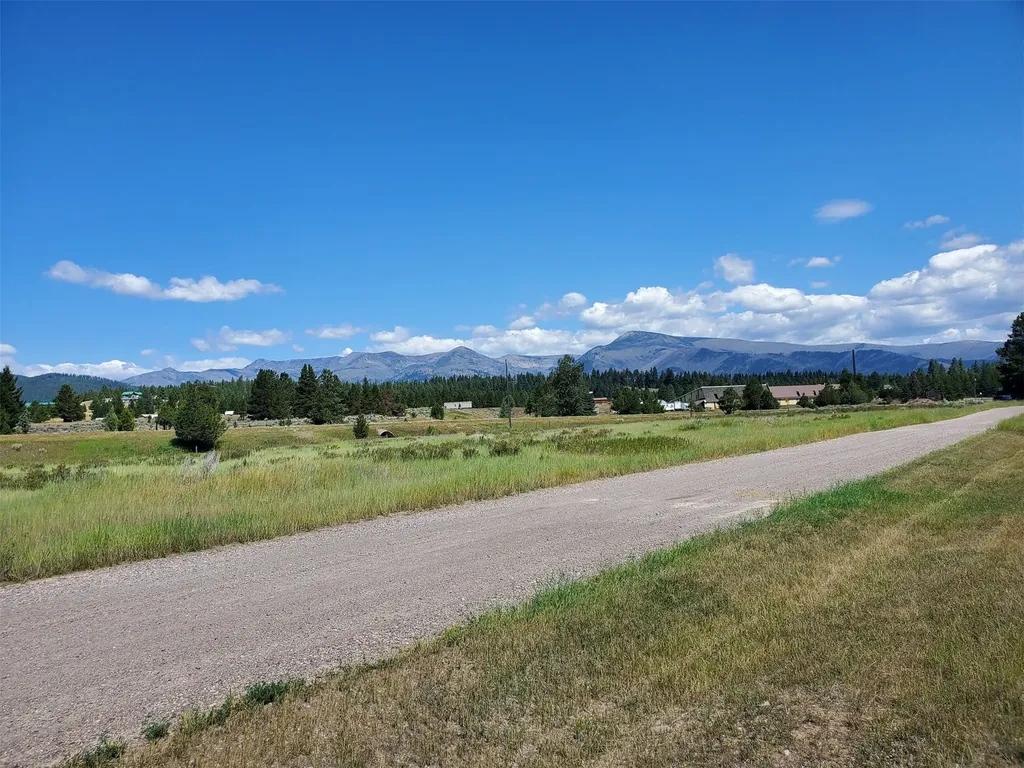 4070 Dutchman Lane Lincoln MT 59639