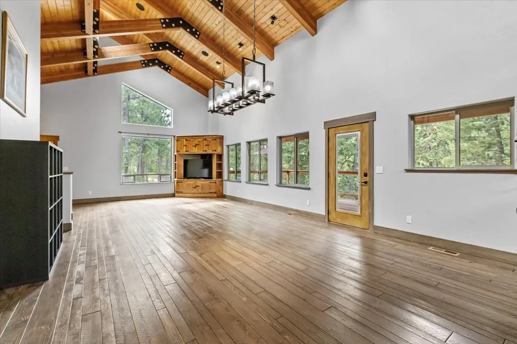 53 Mccracken Trail Eureka MT 59917