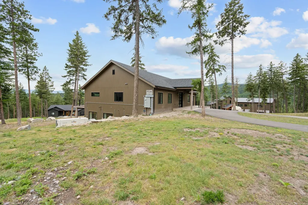 166 Blacktail Loop Lakeside MT 59922