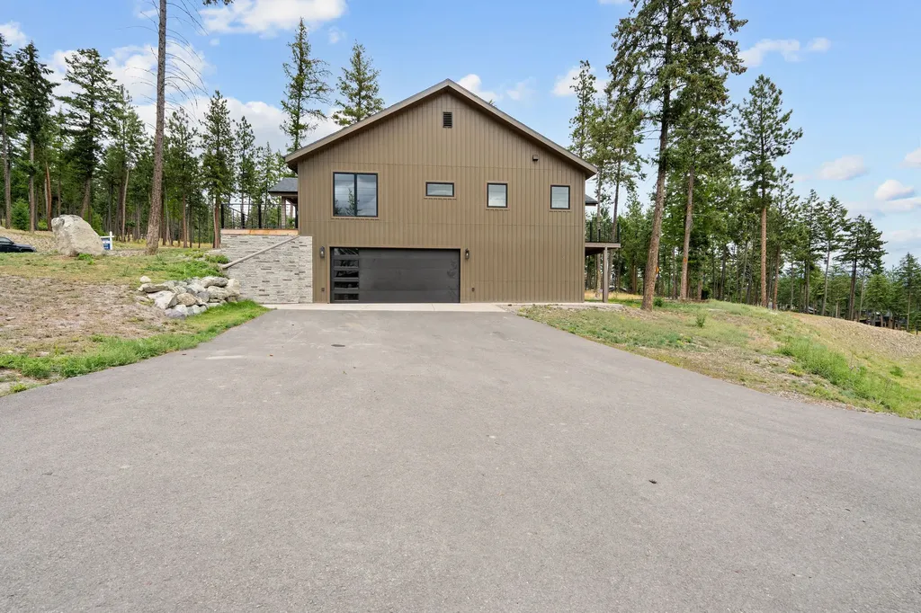 166 Blacktail Loop Lakeside MT 59922
