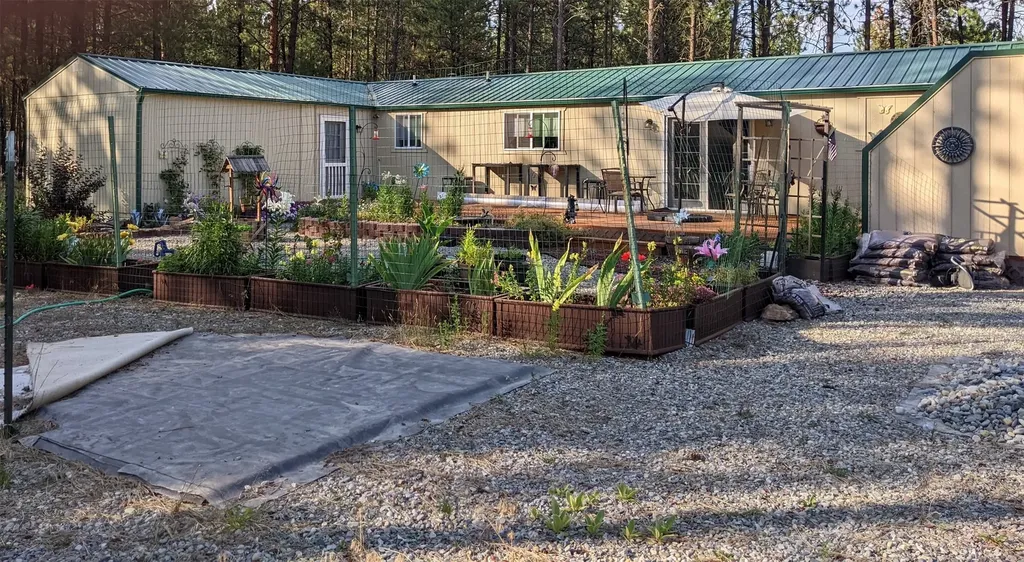35 Snowy Lane Plains MT 59859