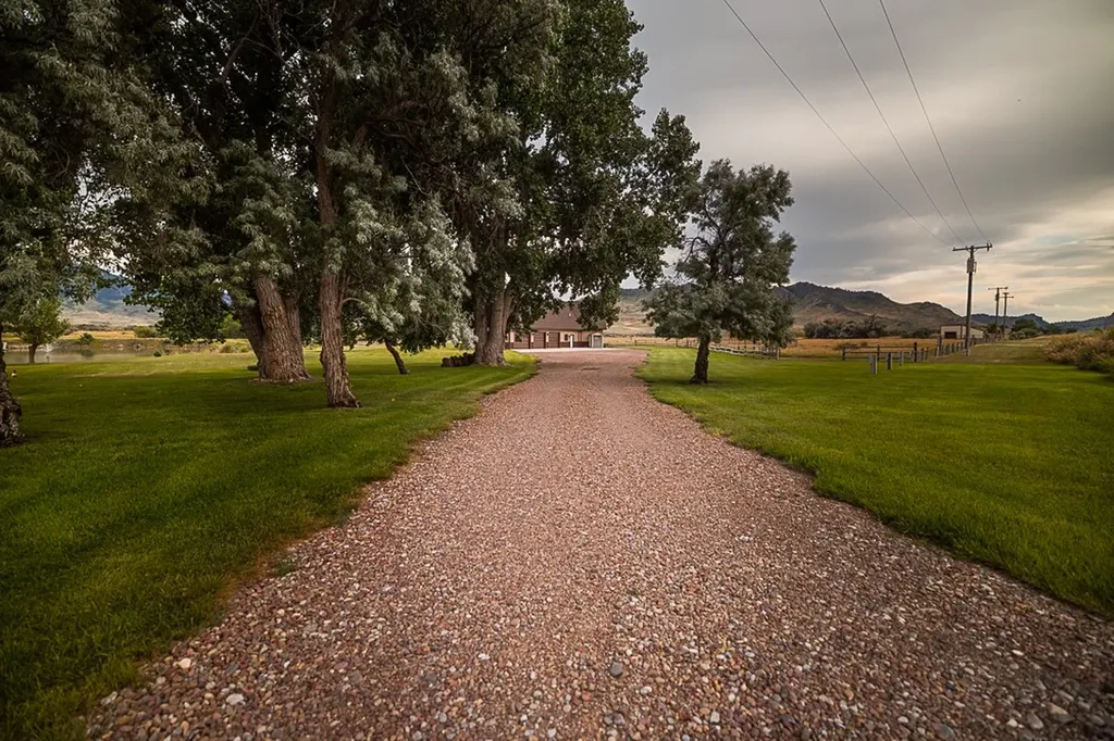 2127 Old Us Highway 91 Cascade MT 59421