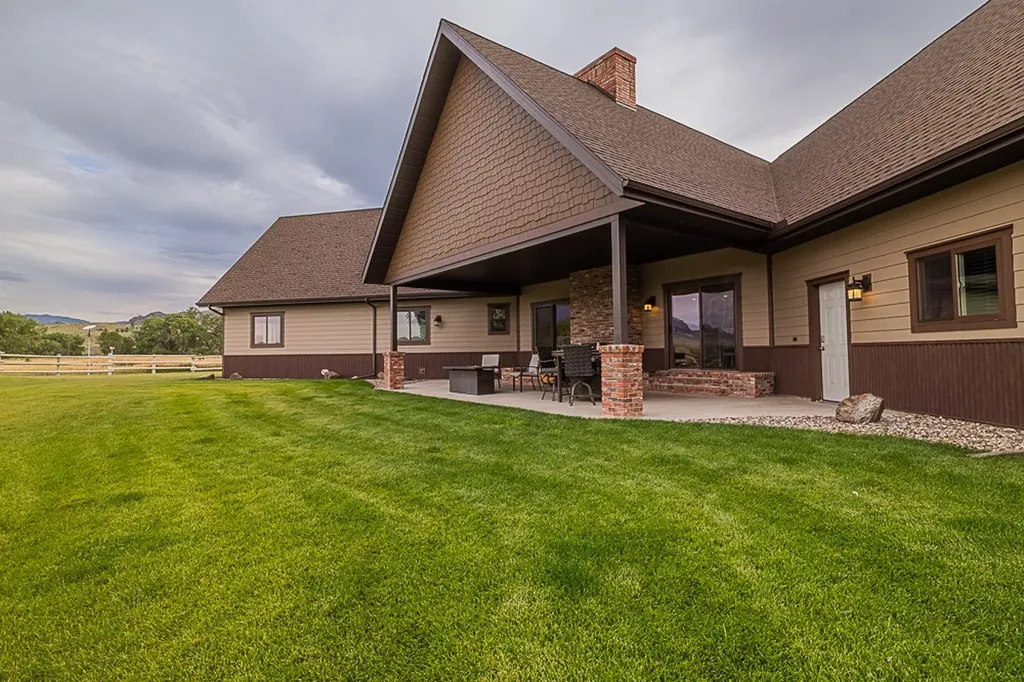 2127 Old Us Highway 91 Cascade MT 59421