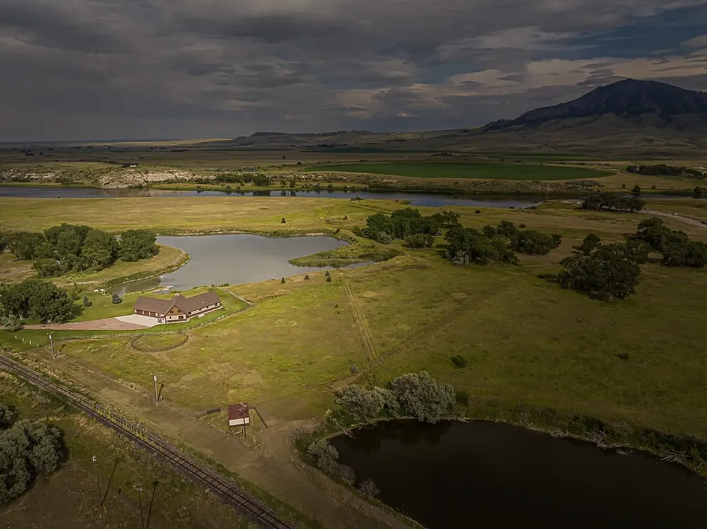 2127 Old Us Highway 91 Cascade MT 59421