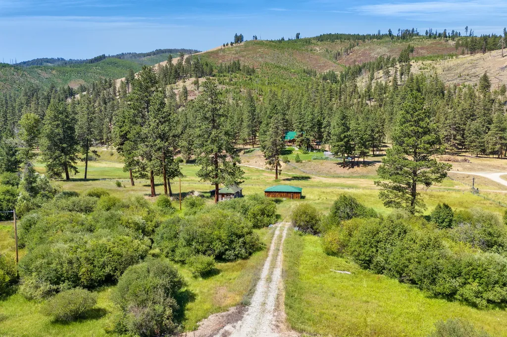 8131 Us Highway 93 S Sula MT 59871