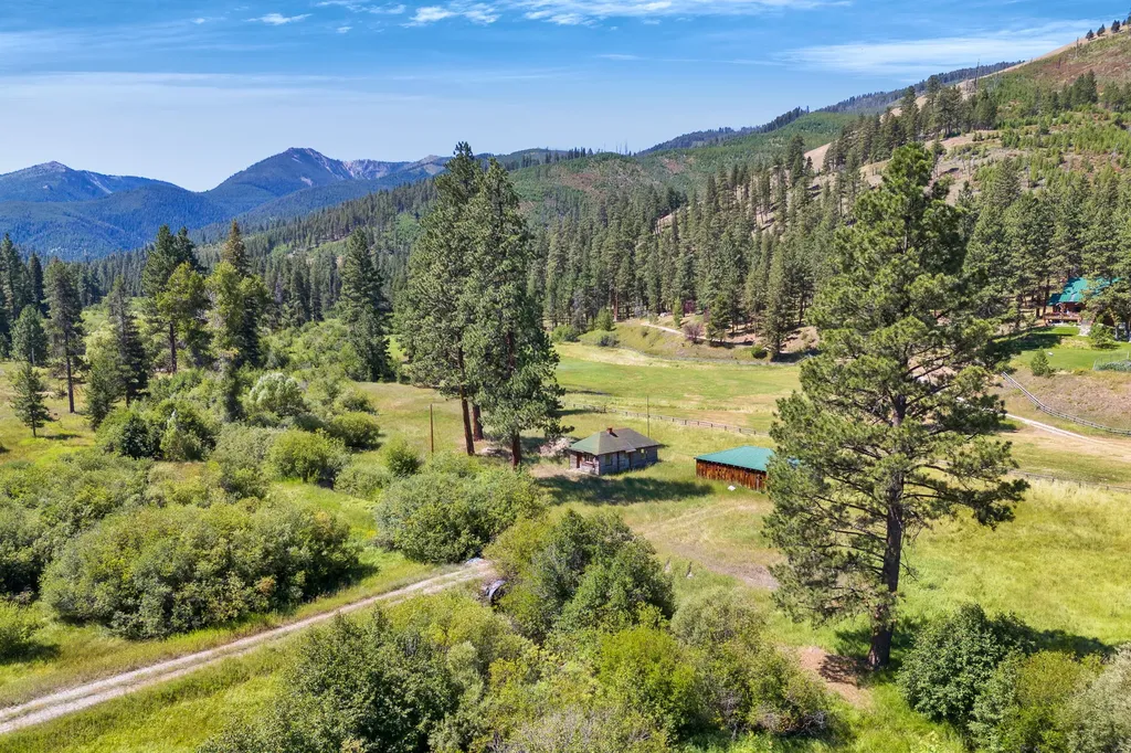 8131 Us Highway 93 S Sula MT 59871
