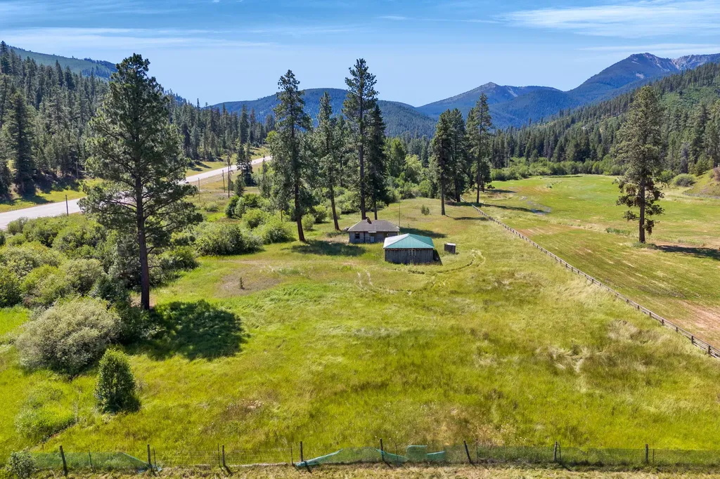 8131 Us Highway 93 S Sula MT 59871