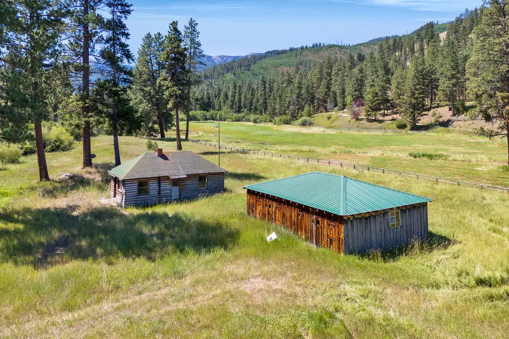 8131 Us Highway 93 S Sula MT 59871