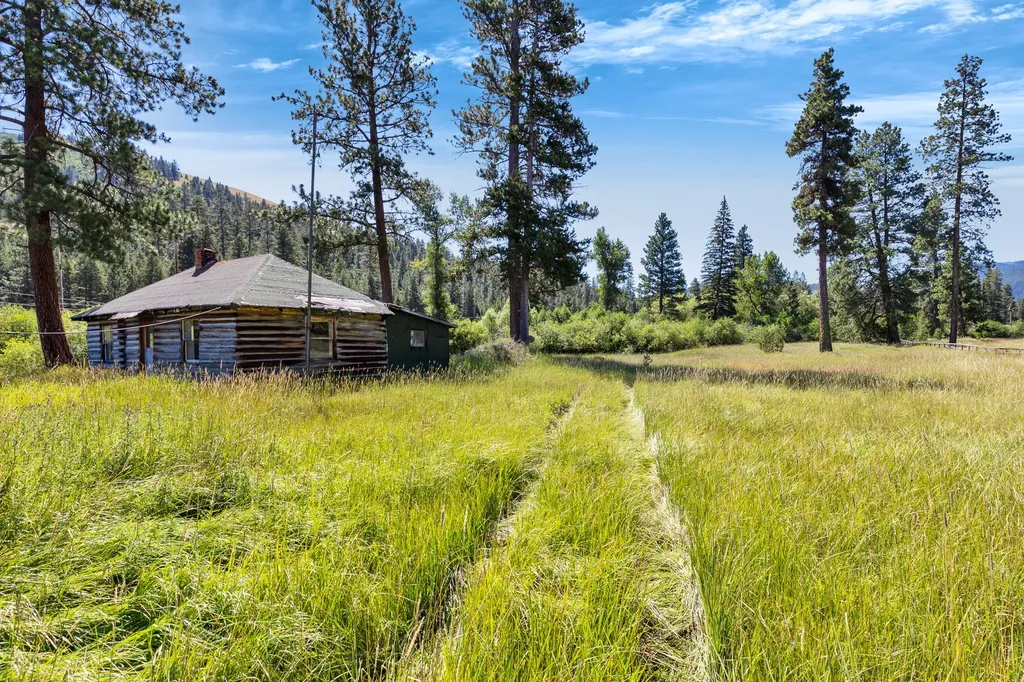 8131 Us Highway 93 S Sula MT 59871