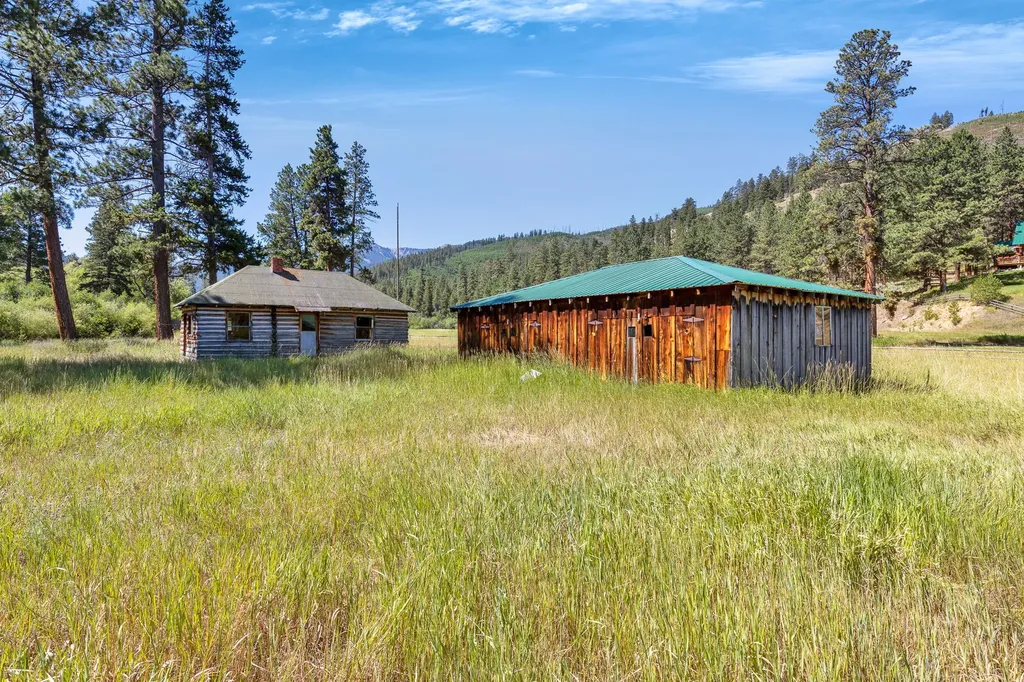 8131 Us Highway 93 S Sula MT 59871