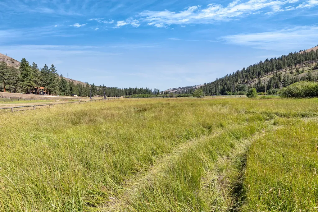 8131 Us Highway 93 S Sula MT 59871